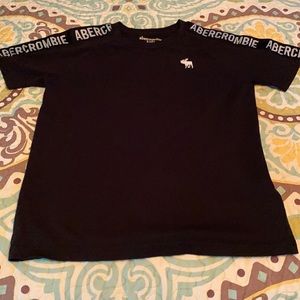 Abercrombie kids T size 11/12 black and white